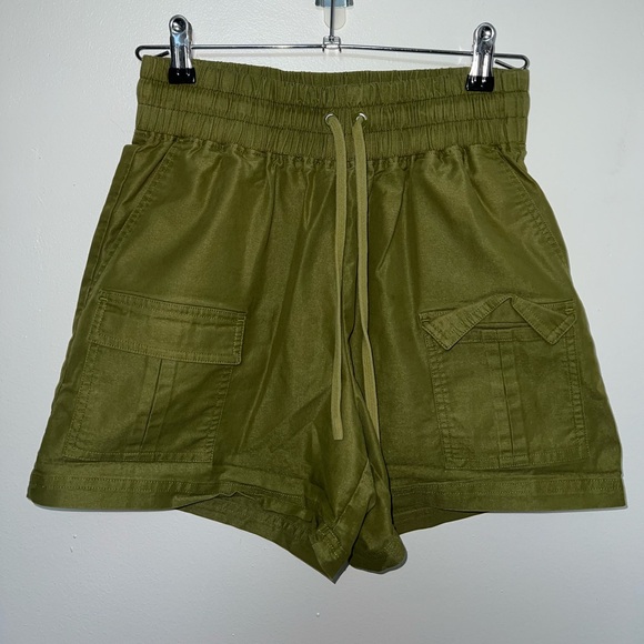 Fabletics Army Green shorts - Picture 1 of 4